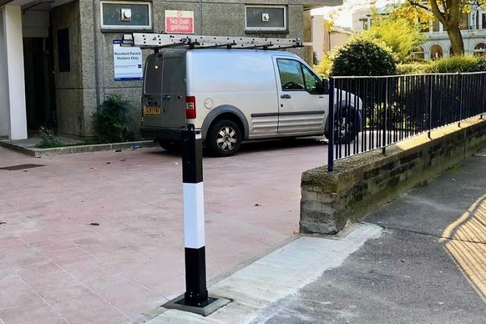 Heavy&#x20;Duty&#x20;Anti-Ram&#x20;90mm&#x20;Sq&#x20;Fold-Down&#x20;Bollard&#x0D;&#x0A;1000mm&#x20;High&#x20;-&#x20;Bolt&#x20;Down&#x20;&amp;&#x20;Concrete-In&#x20;Options