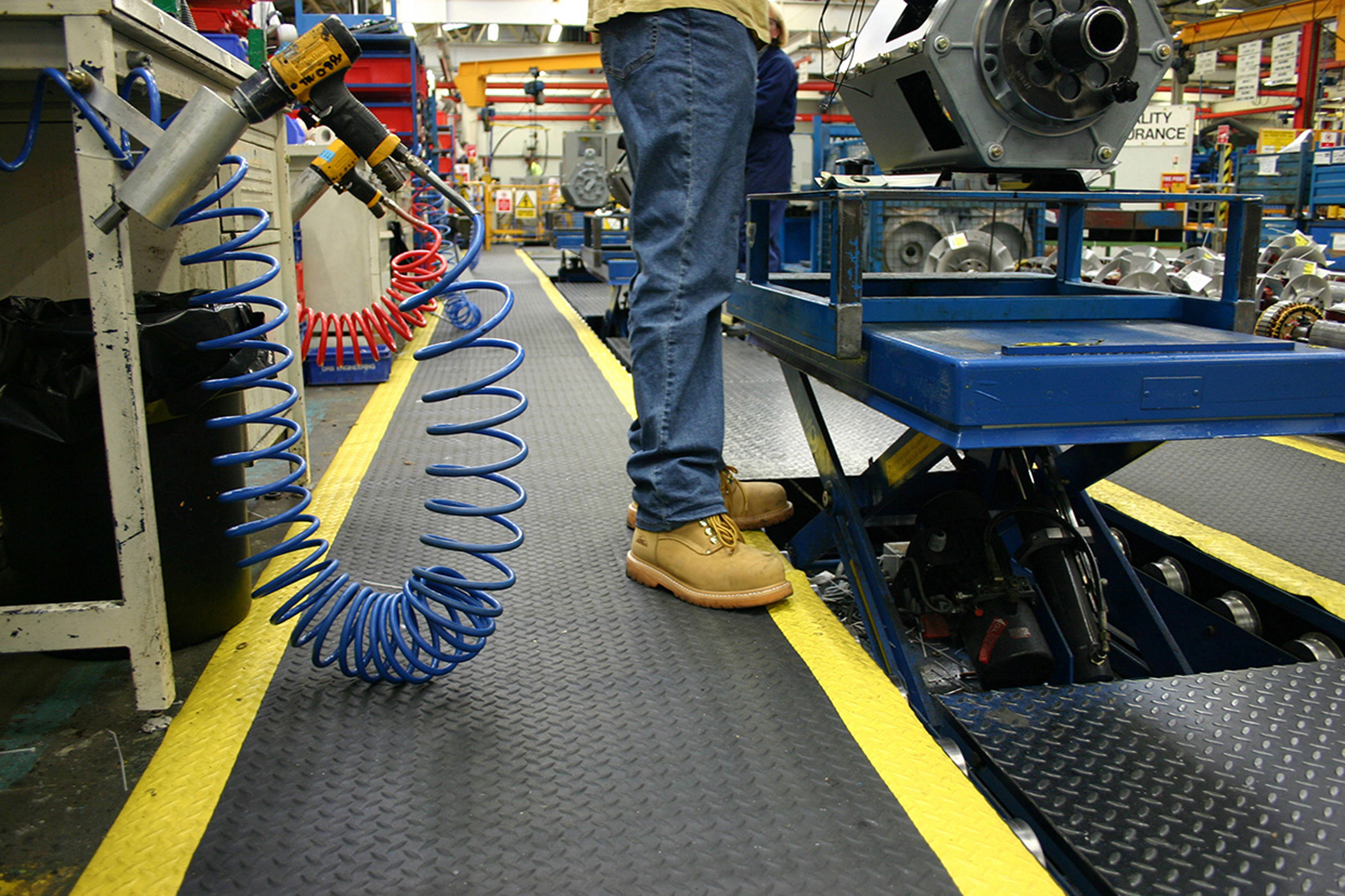 Anti-Fatigue Work Safety MattingIndustry Resilient to Chemicals Comfort + Hi Visibility Options 'Deckplate Safety by COBA'