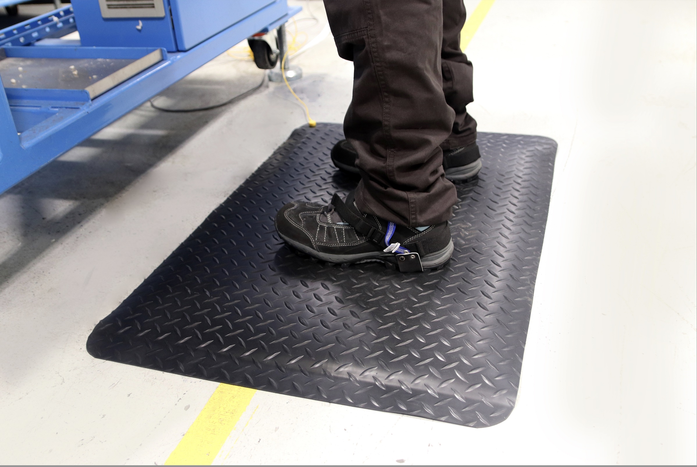 Anti-Static/Fatigue ESD Matting Robust Diamond Pattern Surface Dual Layer for Sensitive Areas