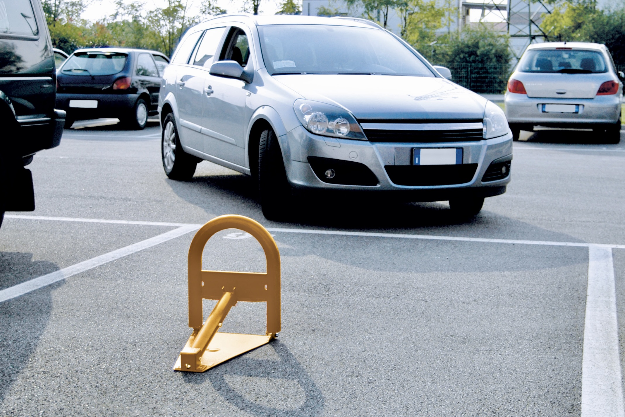 Parking Post Automatic with Remote Control. 2 Sizes. Easy to Install.
