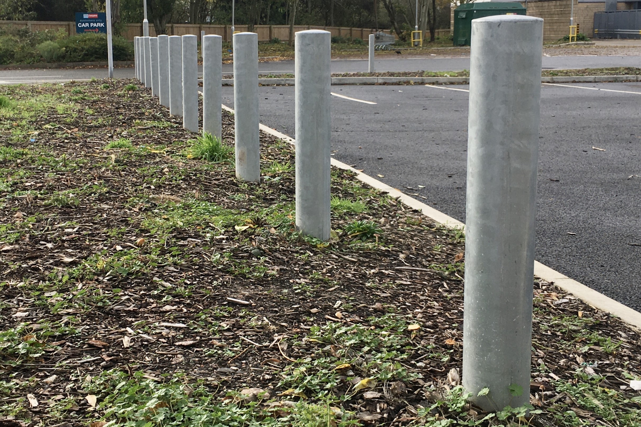Steel Bollards, 60-193mm Size, 900mm Above Ground 
Heavy-Duty, Galvanised/Colour and Multiple Fixings 
Adaptable Security, Tailored to Your Environment