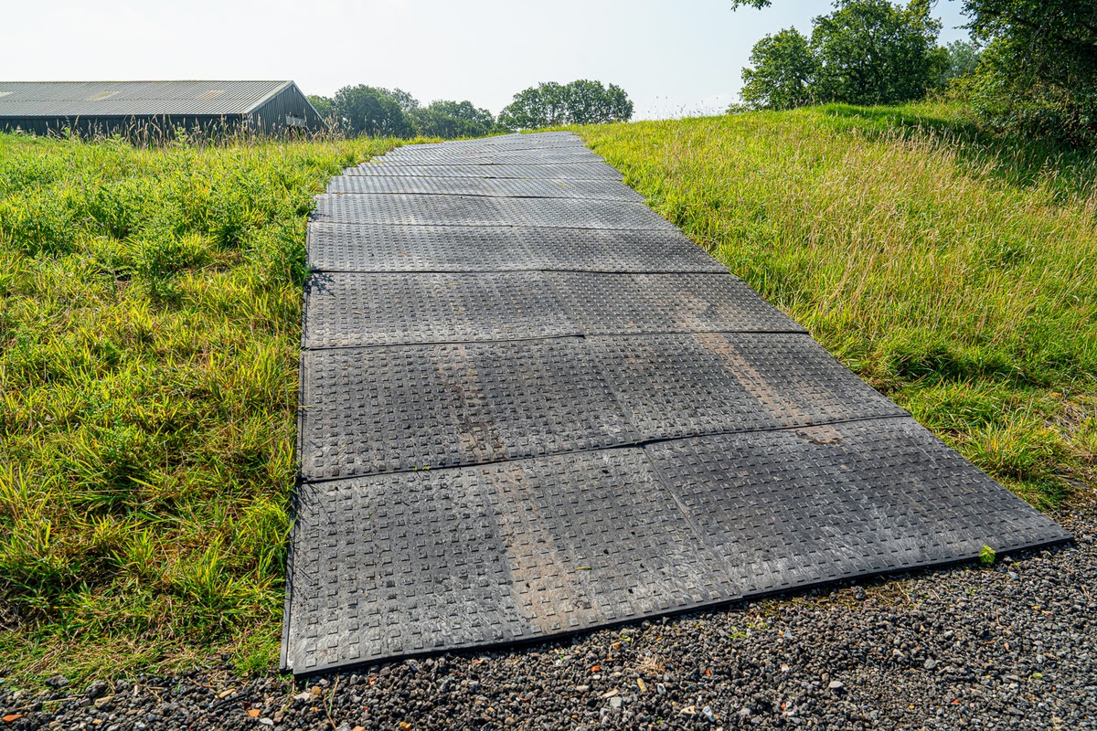 GroundTuff Interlocking Protection Mat - 0.8 x 1.2m
Heavy Duty | Sold Individually & Bulk Pallets (10-50)