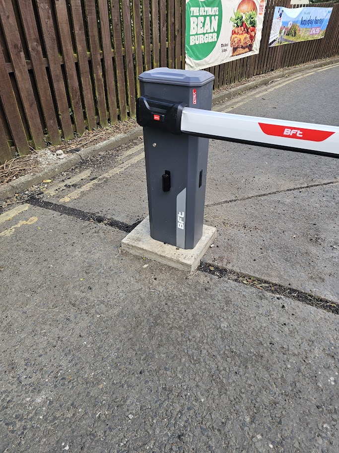 Automatic Arm Barrier 4m-6m BFT GU36. Electric Powered Barrier. and free of charge remote control receiver board. Summer Special