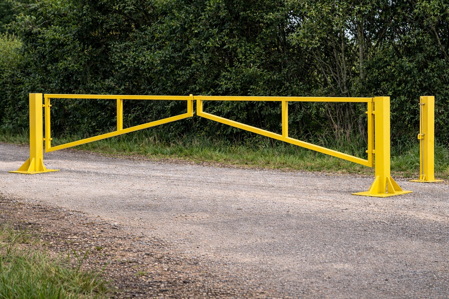 Manual Swing Arm Gate Double Leaf for Industrial & Commercial use.