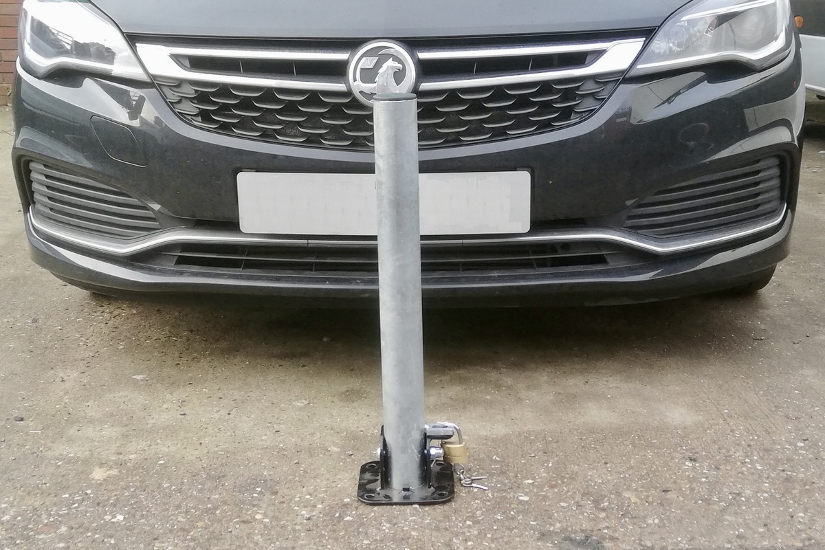 Folding Metal Parking 'Standfast' Post - Galvanised Finish 
+ Security Padlock & Bolts and Made in the UK