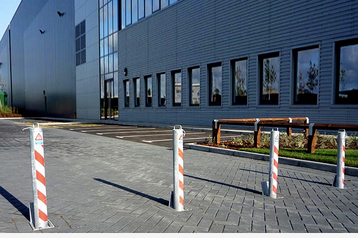 Telescopic Lift Assist Round Post (900mm high). Galvanised finish. Integral lock - Sold Secure - High Security 7 pin Lock