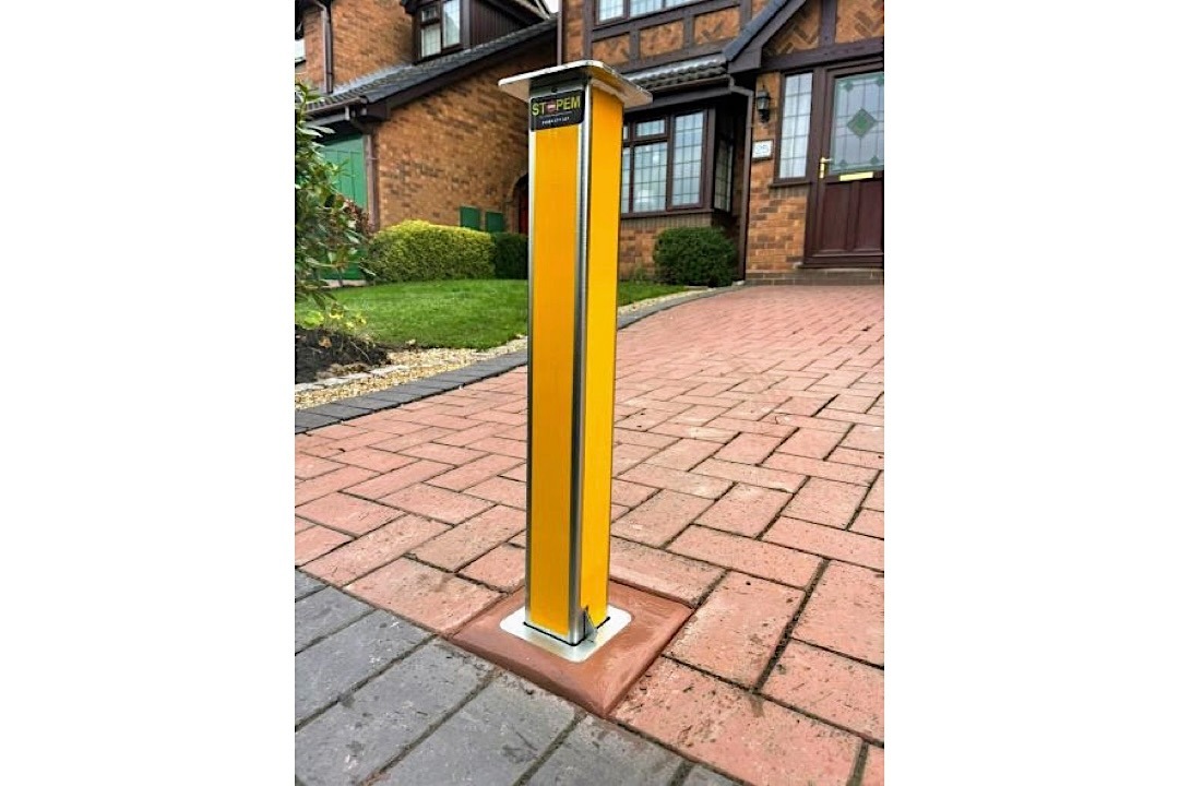 Heavy Duty Telescopic Security Post - Reflective Safety
Flush Surface Fit & Disc Lock Security - Best Value


