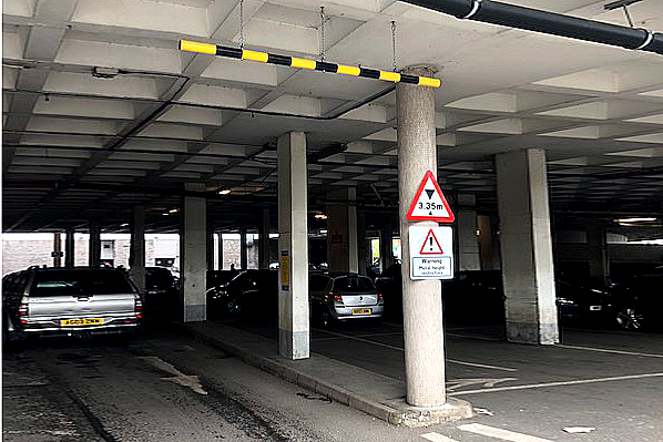 Height Warning Restriction Bar: 2 to 6 Metres
