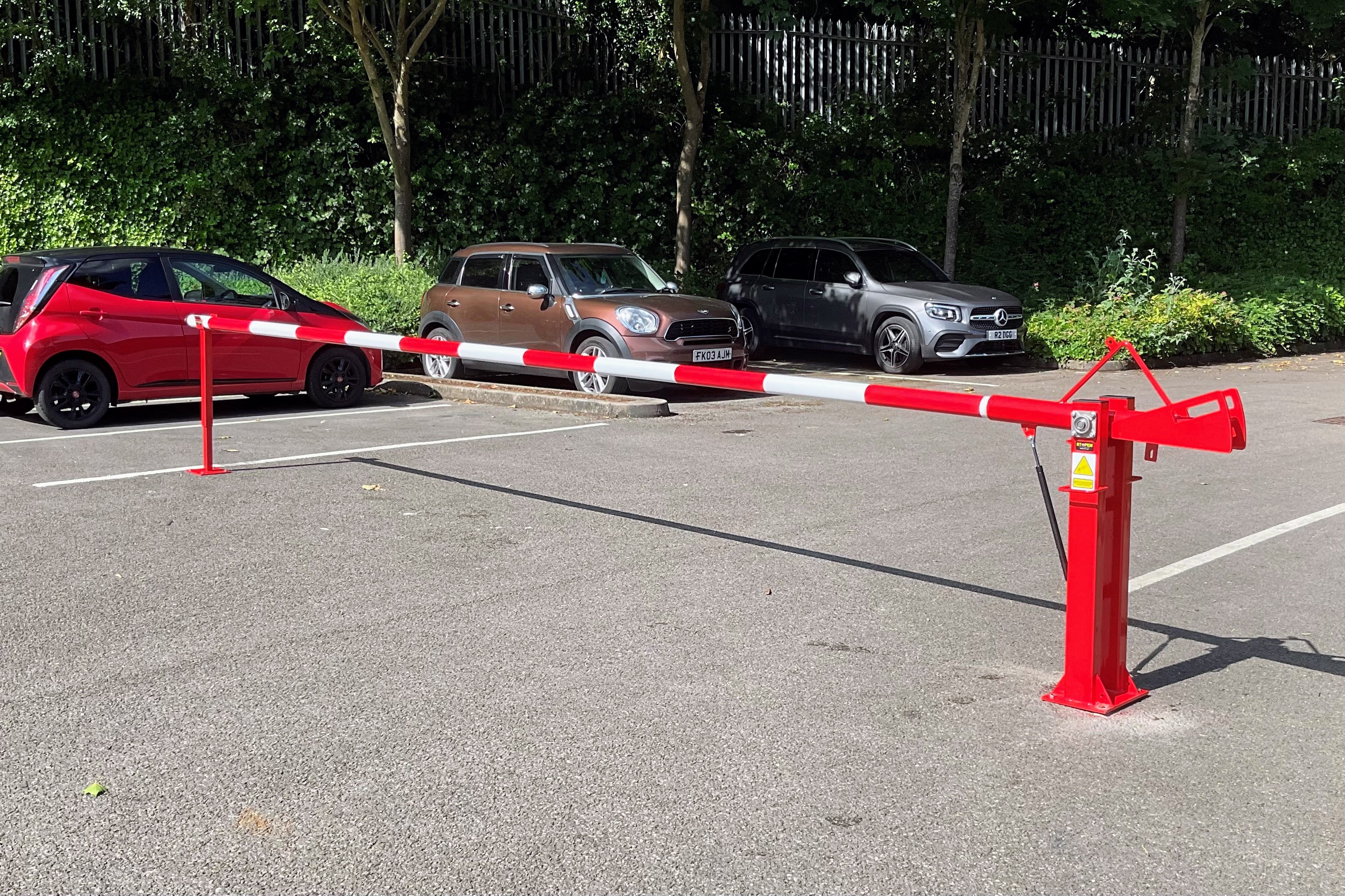 Easy Lift Manual Arm Barrier (SB4 GS) - 2m to 8m Span
Gas Strut Assisted | Effortless One-Person Operation
Fully Welded Steel & Aluminium | Free Custom Cut to Size