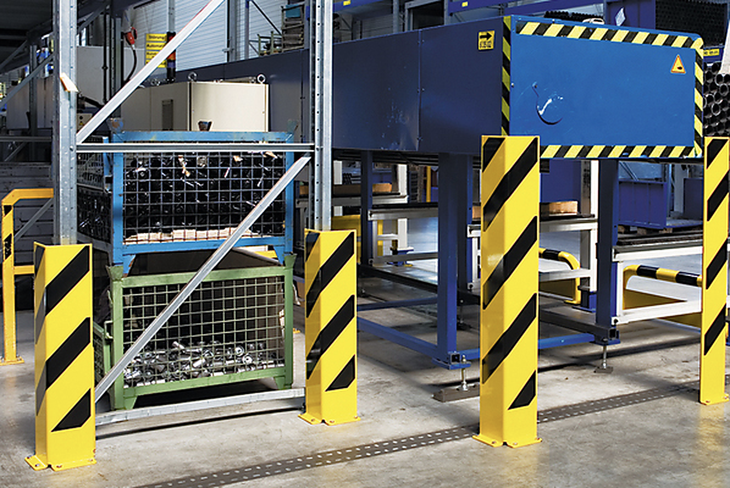 Black Bull Heavy Duty Pallet Rack End Frame Protectors
TÜV-tested (DGUV 108-007) & DIN 4844 compliant.
