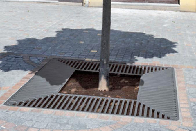 Tree Grilles Steel - Square stronger and more robust that cast iron. Made in four pieces to be fasten together on site.