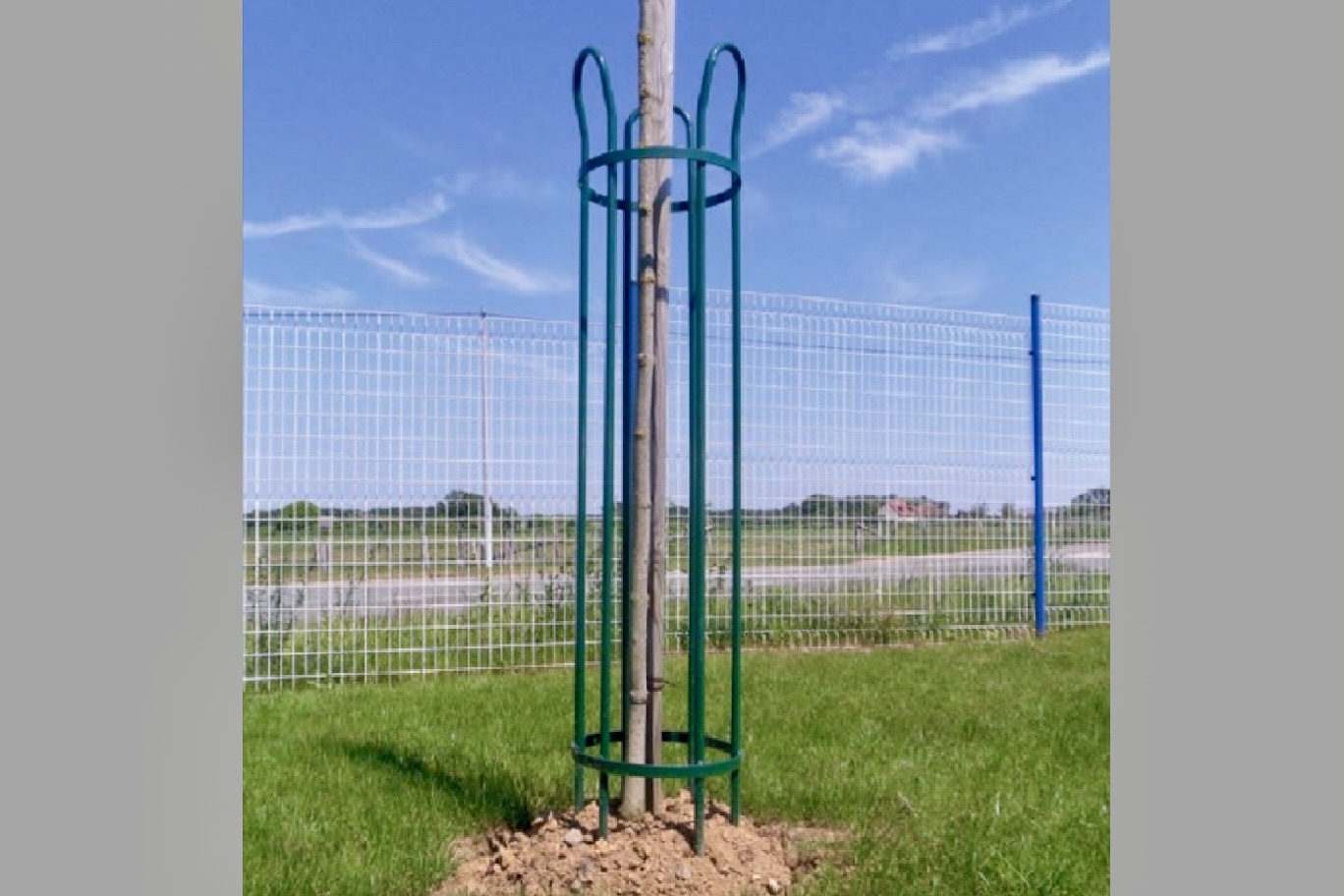 Tree Guard (450mm Diameter) Galvanised & Painted. Ideal for public parks, high streets. Choice of colours. Simple to install. ** Supplied in quantity bundles of 5 only**