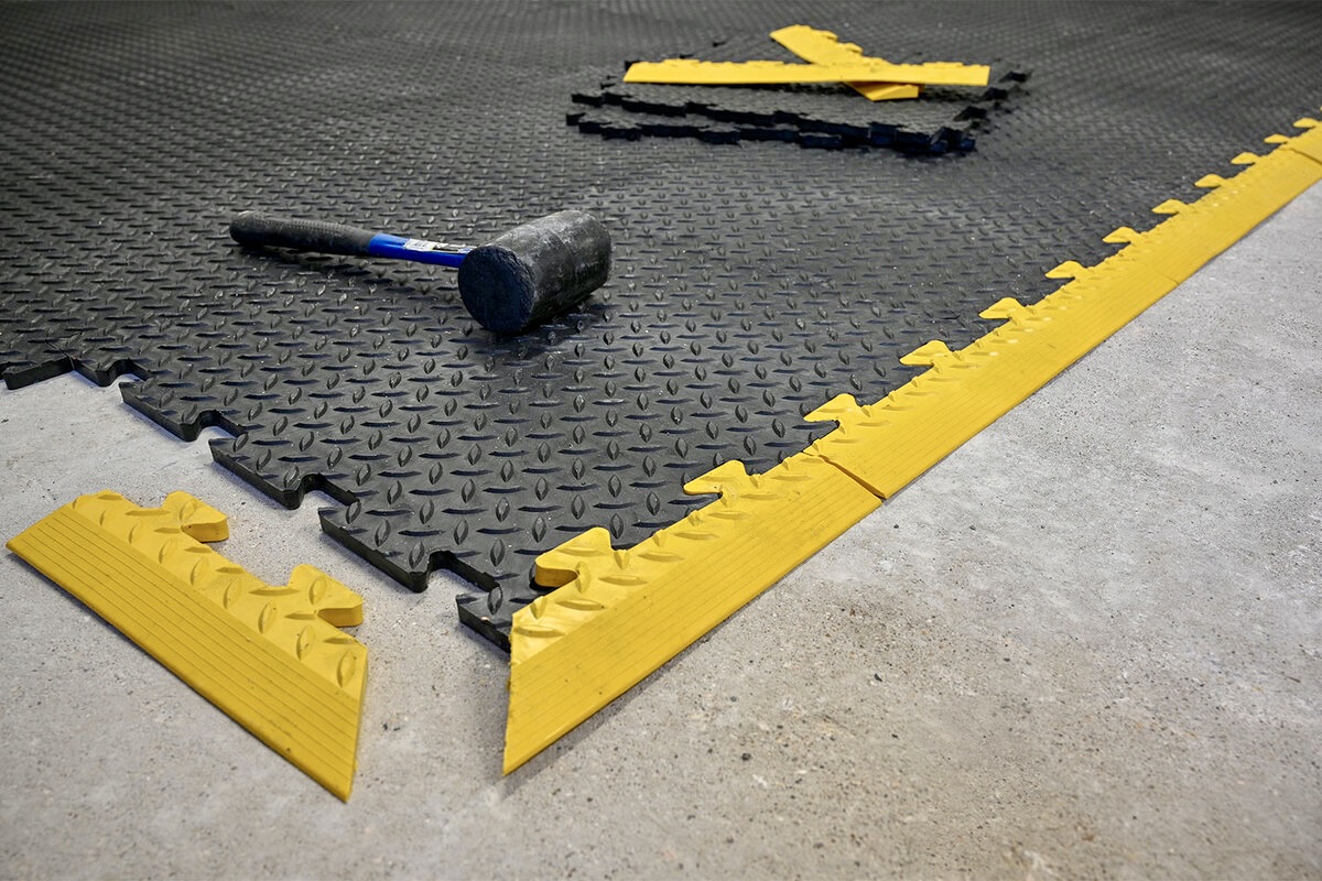 Tuff-Tile Diamond Interlocking Floor Tiles
14mm Recycled PVC for Indoor & Outdoor Use