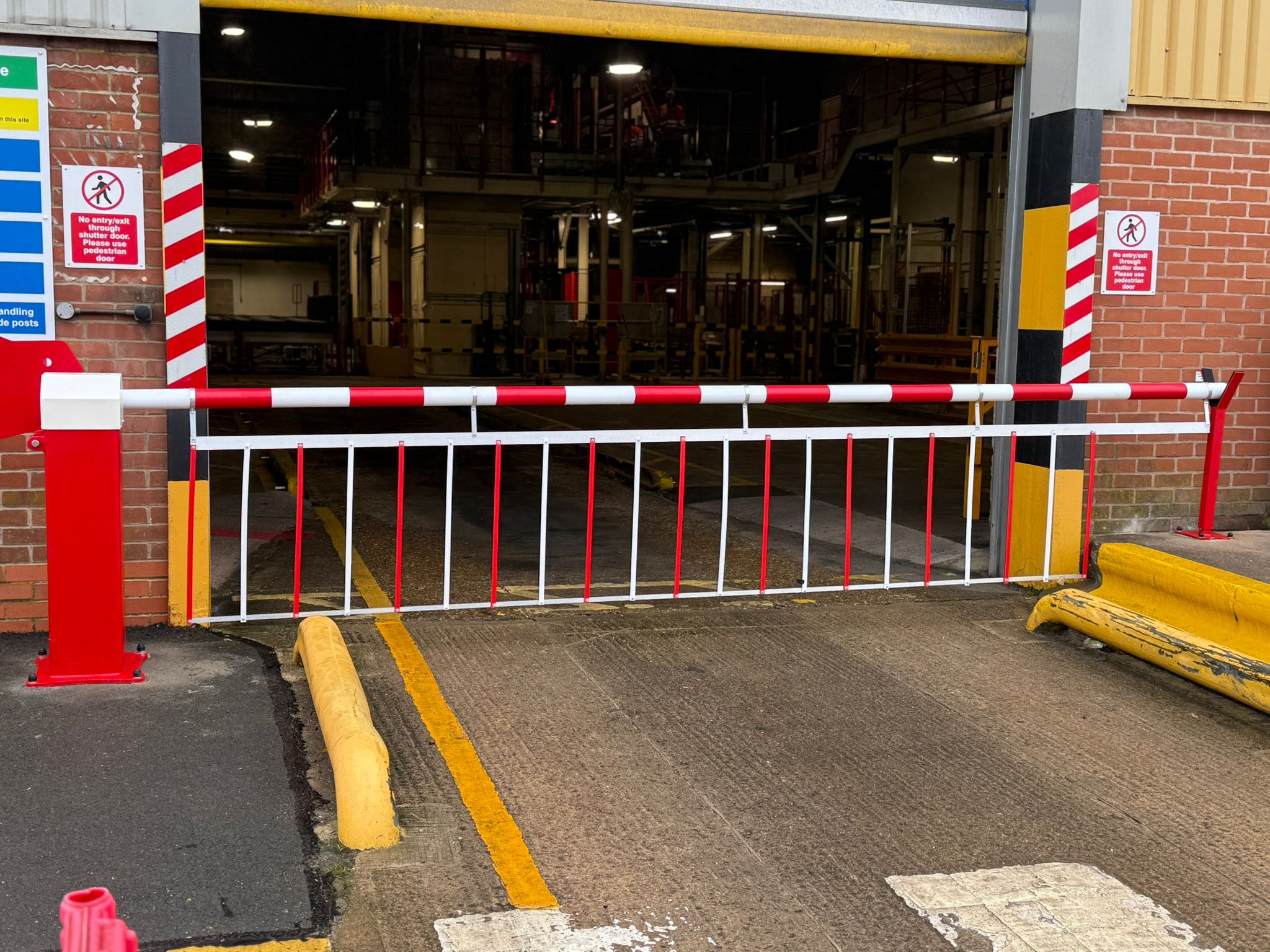 Manual Arm Barrier with bottom skirting - upto 7m. Includes Lockable Tip Rest and expanding anchor bolts 