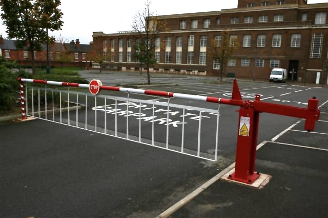 Arm Barrier (3.5 to 8.5m),Heavy Duty, Manual Rising
+ Secure Lockable End Rest and Padlock