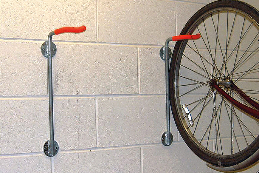 Bike Rack to hang 1 Bike vertically on a wall
